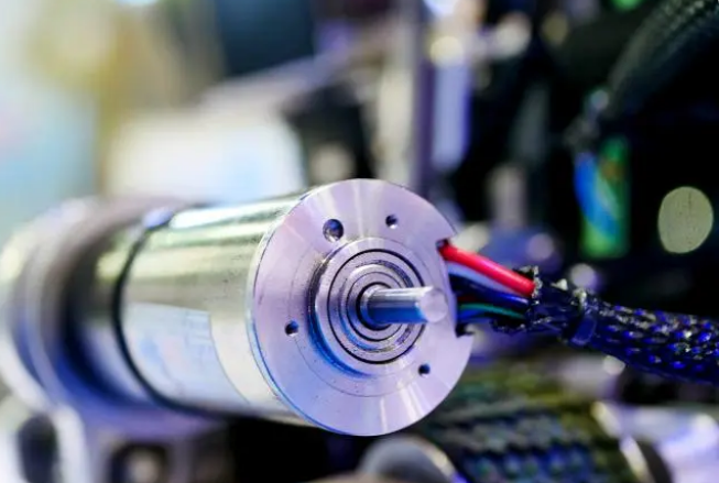 溫度對(duì)直流電機(jī)性能有哪些影響？